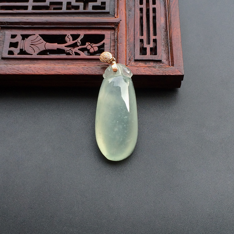 冰种淡晴水福瓜挂件