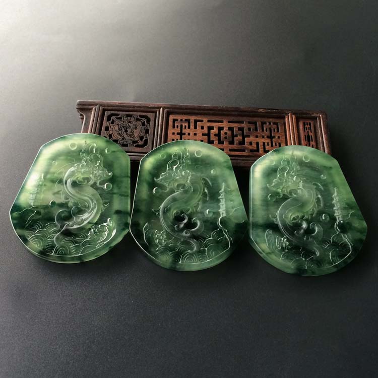 (超值推荐)冰种飘花龙牌挂件三件(一批)