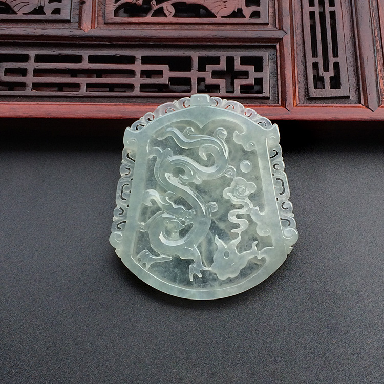 冰种淡晴水龙牌挂件