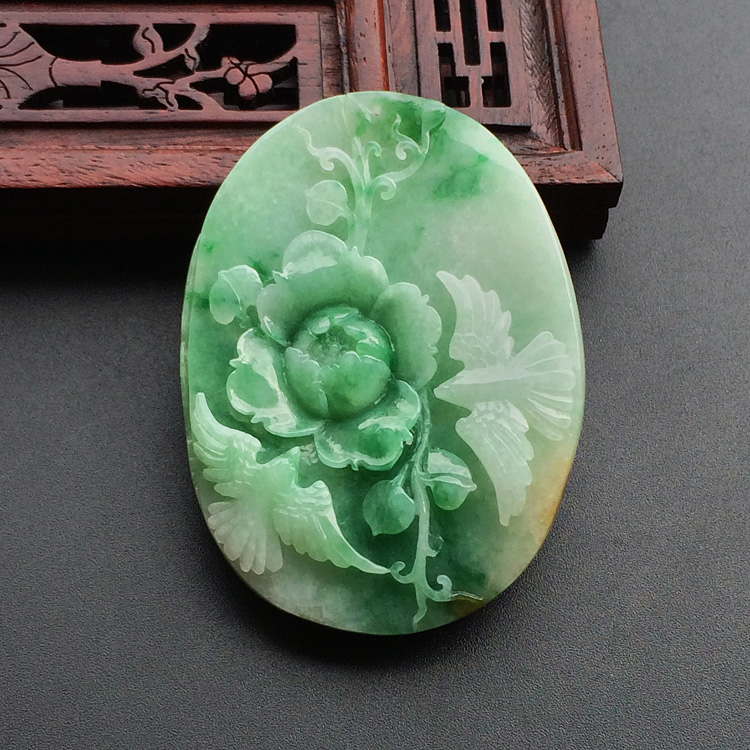 糯冰种飘花带黄翡比翼双飞挂件