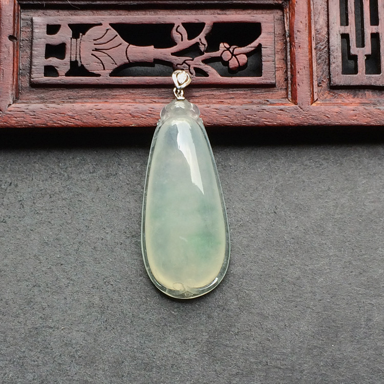 冰种略飘花福瓜挂件