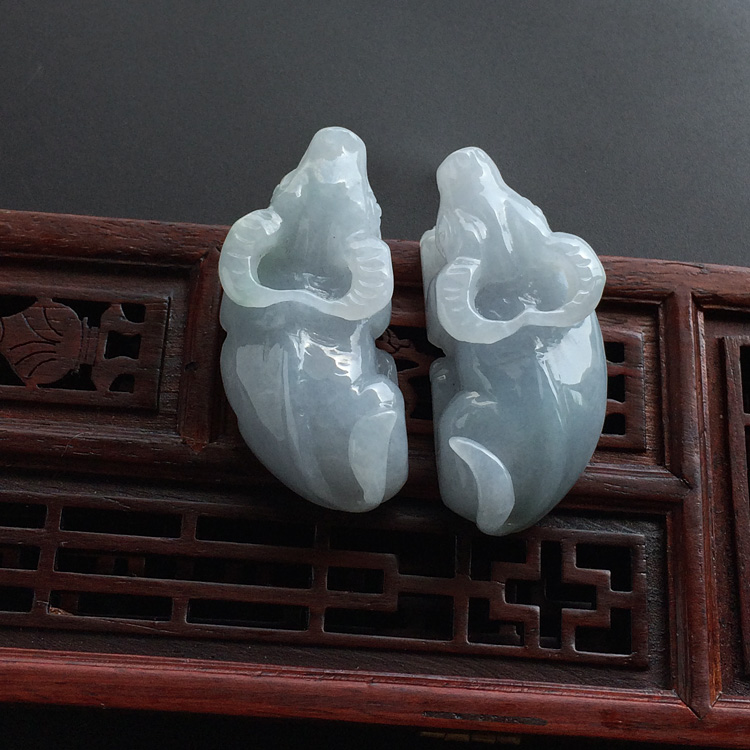 (超值推荐)糯冰种晴水牛气冲天挂件(一对)