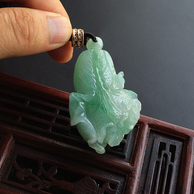糯冰种晴水白菜挂件