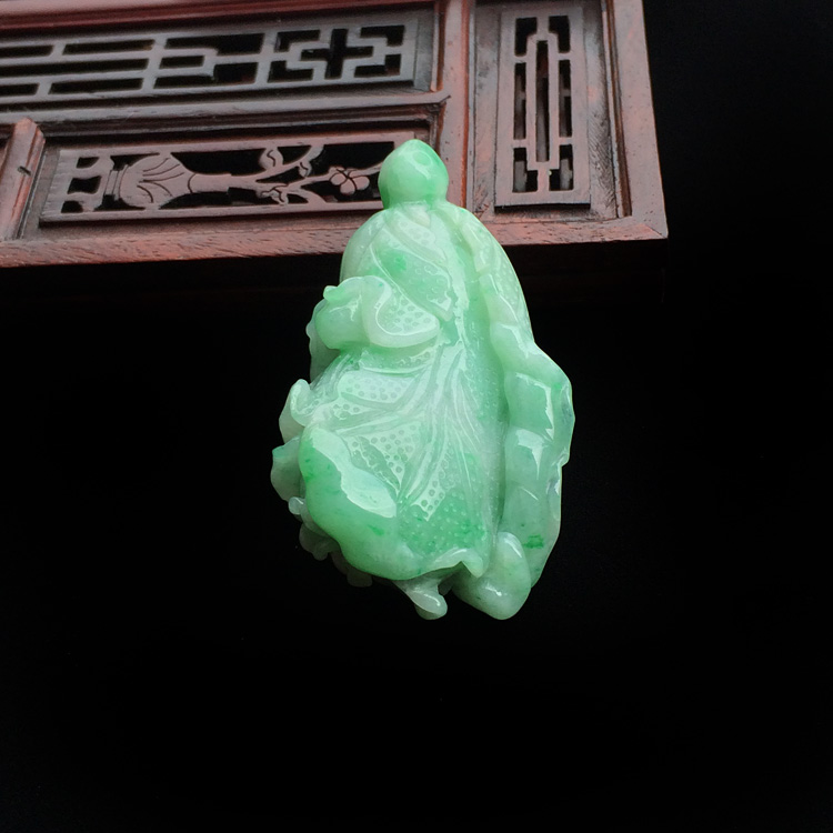 (超值推荐)糯冰种飘翠白菜挂件