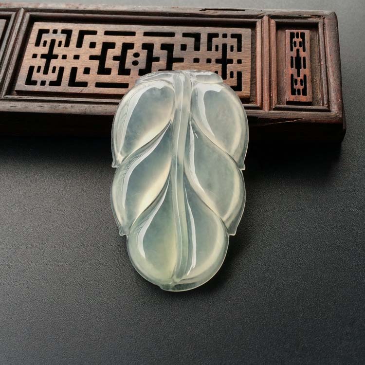 (超值推荐)冰种淡晴水玉叶挂件