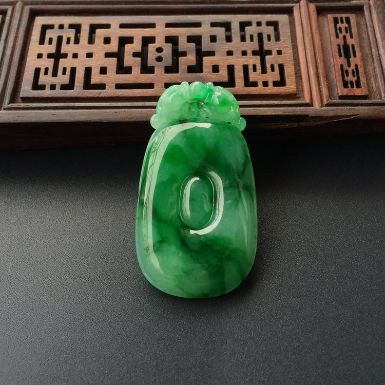 (超值推荐)糯冰种飘阳绿福在眼前挂件