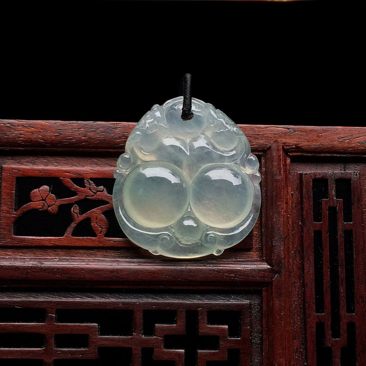 冰种淡晴水双龙戏珠挂件