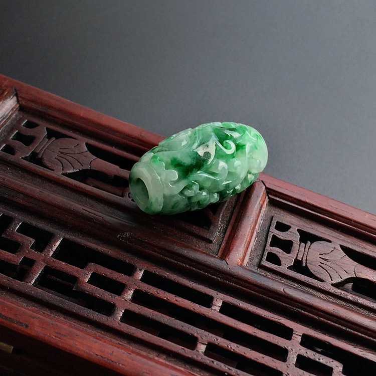 (超值推荐)糯冰种飘翠龙柱挂件
