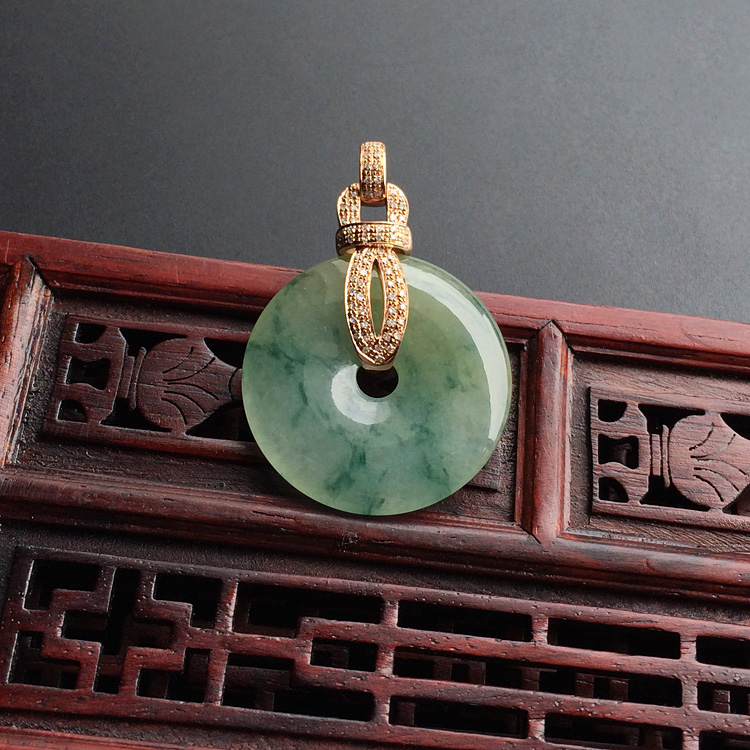 糯冰种飘花带黄翡镶玫瑰金钻石平安扣胸坠