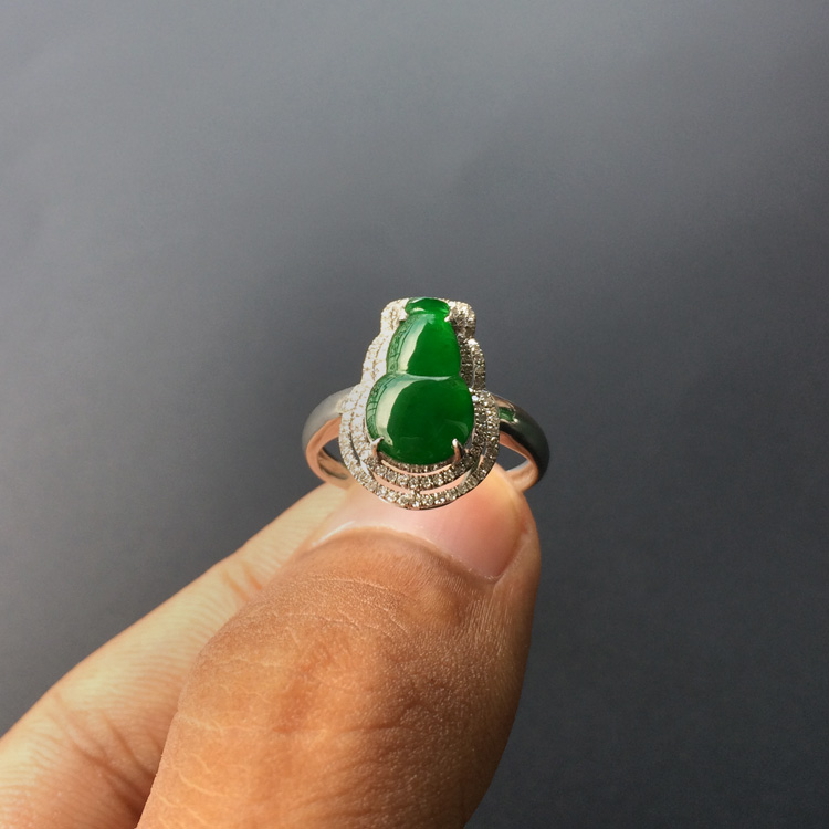 (超值推荐)冰种阳绿镶白金钻石葫芦戒指
