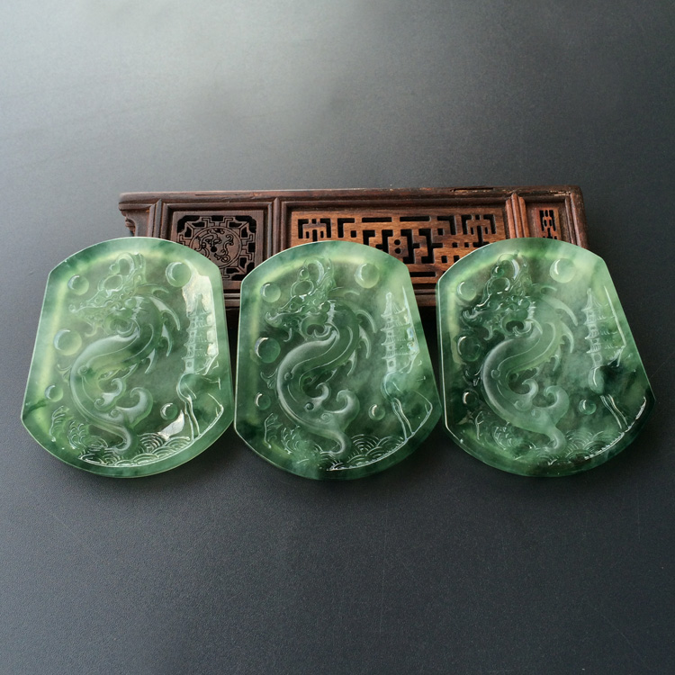 (超值推荐)冰种飘花龙牌挂件(一批走)
