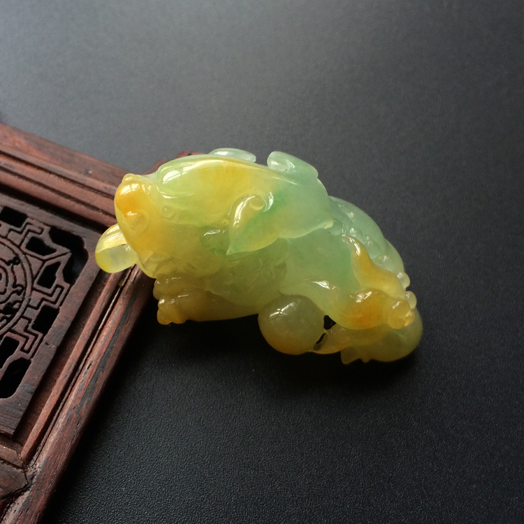 糯冰种晴水黄翡如意貔貅挂件