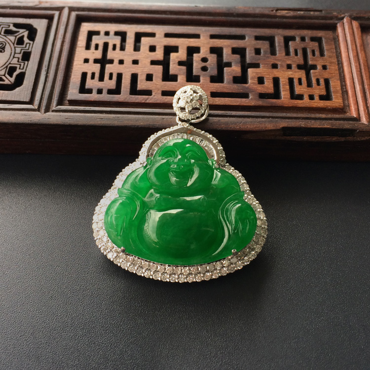 (超值推荐)冰种阳绿镶白金钻石玉佛胸坠