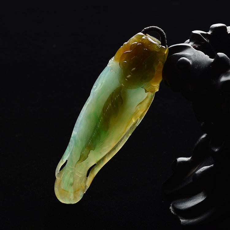 (超值推荐)糯冰种褐黄翡略飘翠年年有余挂件