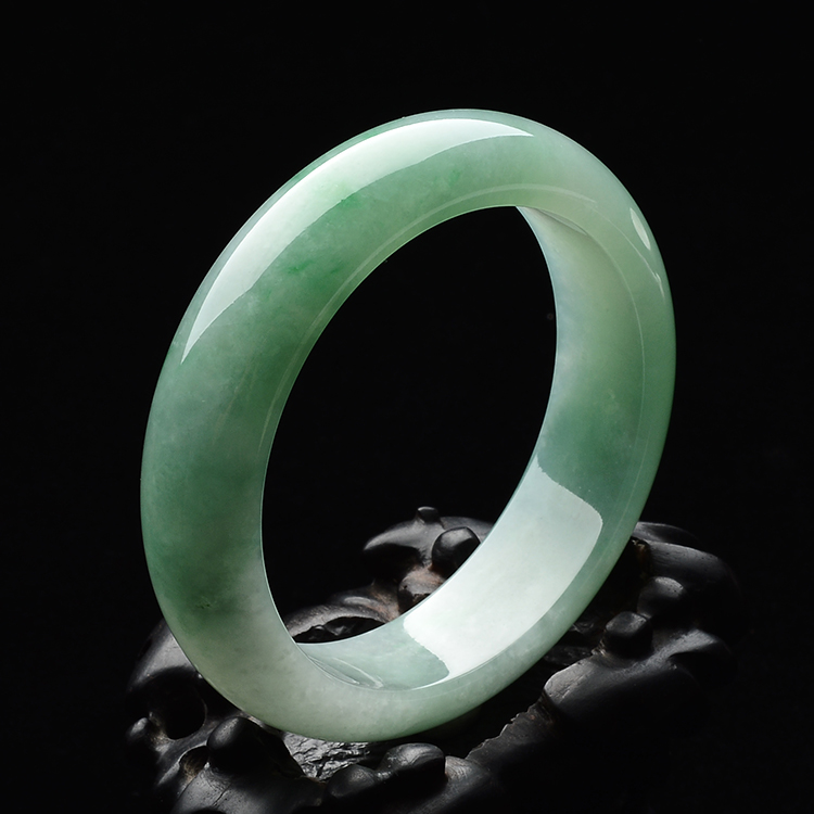 (超值推荐)糯冰种晴水略飘翠手镯(58.4mm)