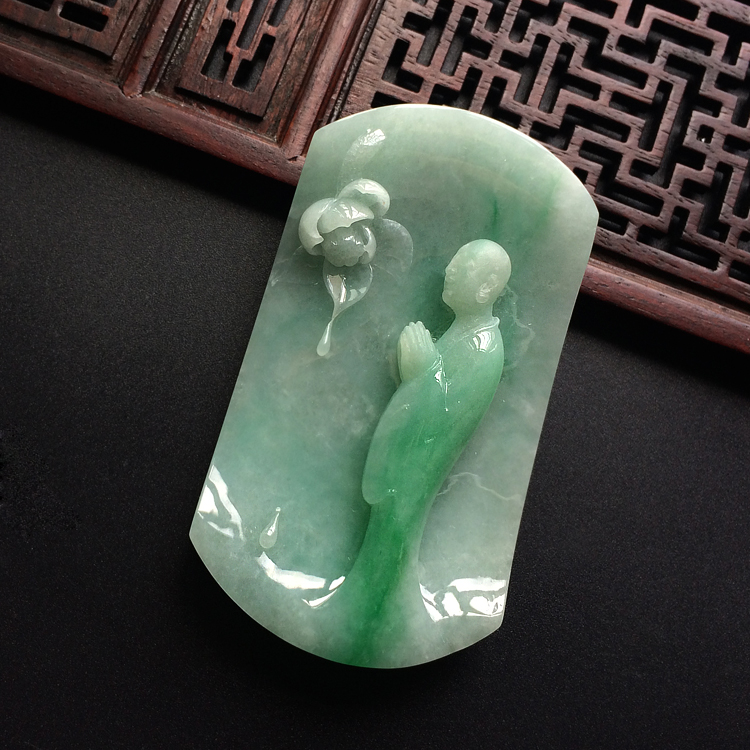 (超值推荐)糯冰种晴水飘翠莲悟竹影挂件(覃贵锋大师出品)