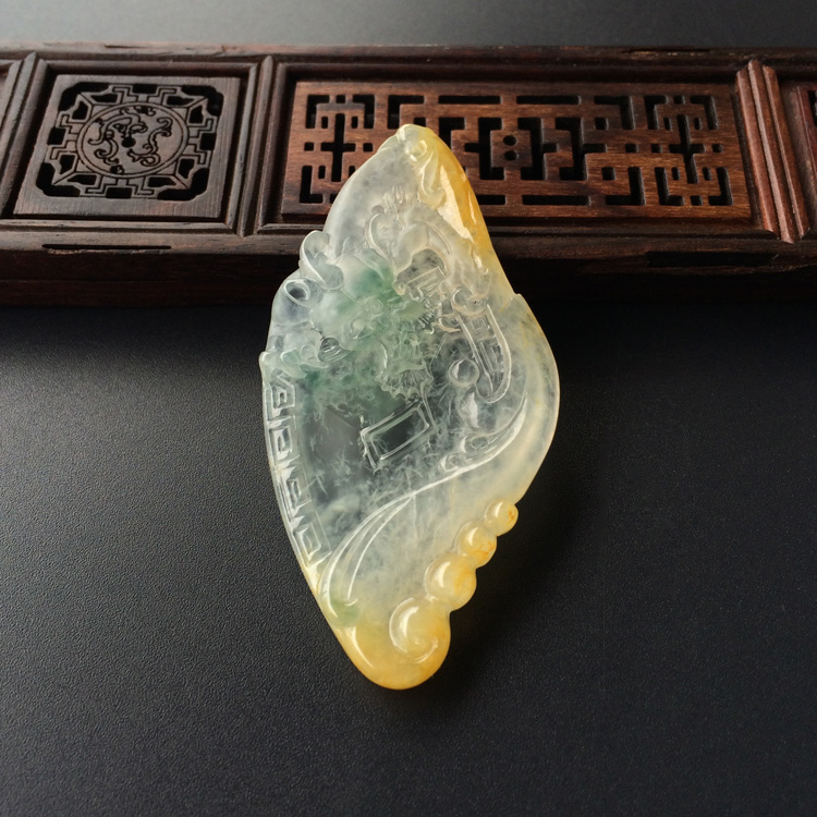 (超值推荐)冰种黄翡飘花龙牌挂件