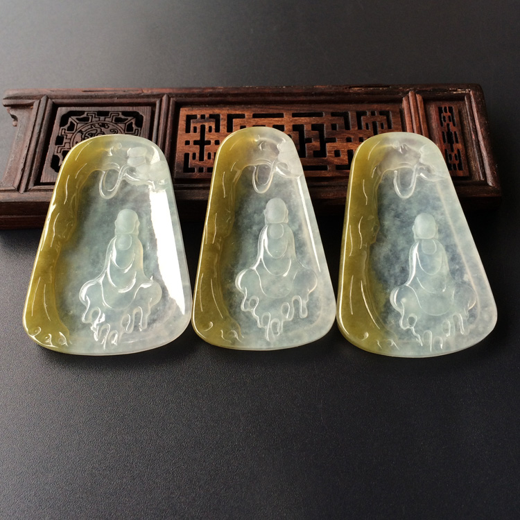 (超值推荐)冰种褐黄翡松下静悟挂件(一批走)
