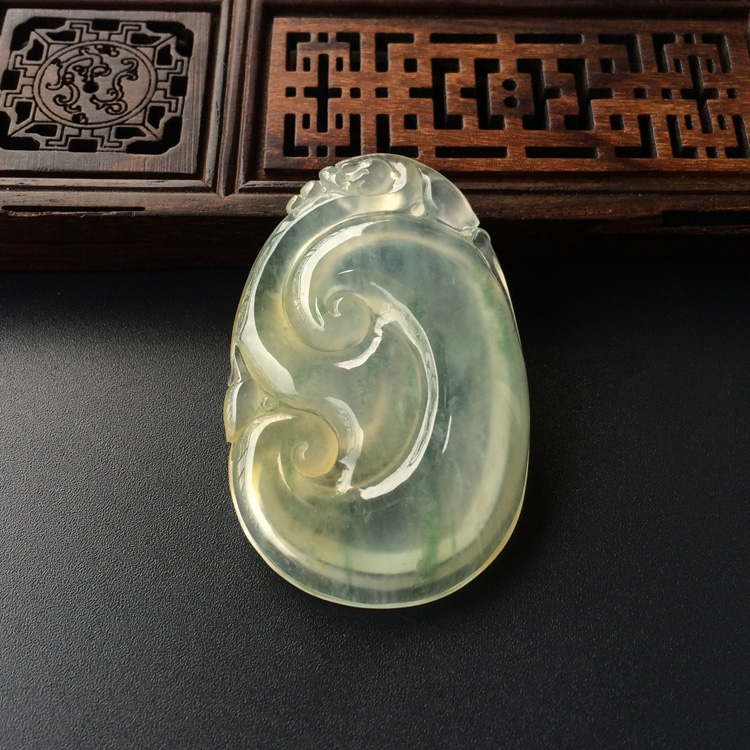 (超值推荐)冰种飘花略带淡黄翡如意挂件