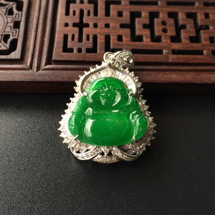 (超值推荐)冰种阳绿镶白金钻石玉佛胸坠