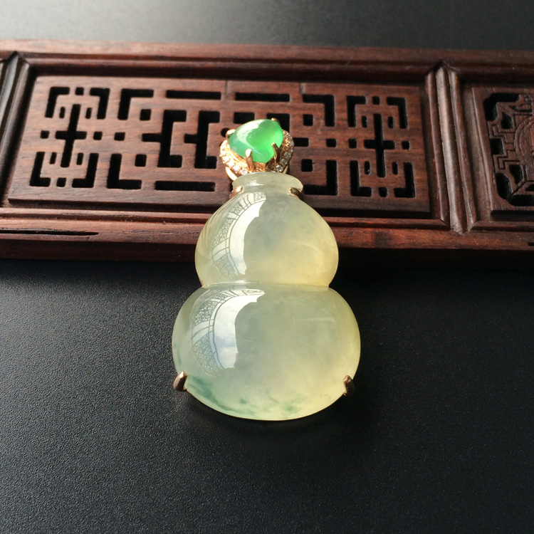 (超值推荐)冰种黄翡飘花/翠色镶玫瑰金钻石葫芦胸坠