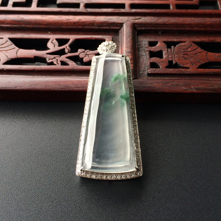 (超值推荐)玻璃种飘花镶白金钻石平安牌胸坠