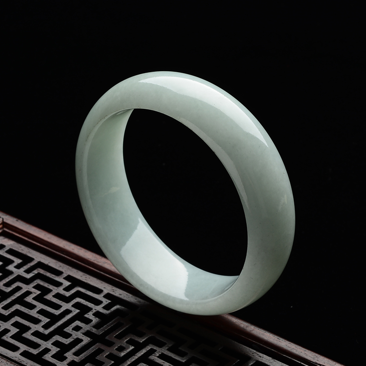 (超值推荐)糯冰种晴水手镯(55.6mm)