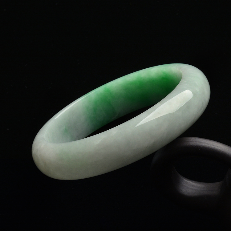 (超值推荐)糯冰种飘翠手镯(56mm)