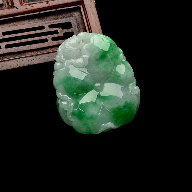糯冰种飘翠年年有余挂件