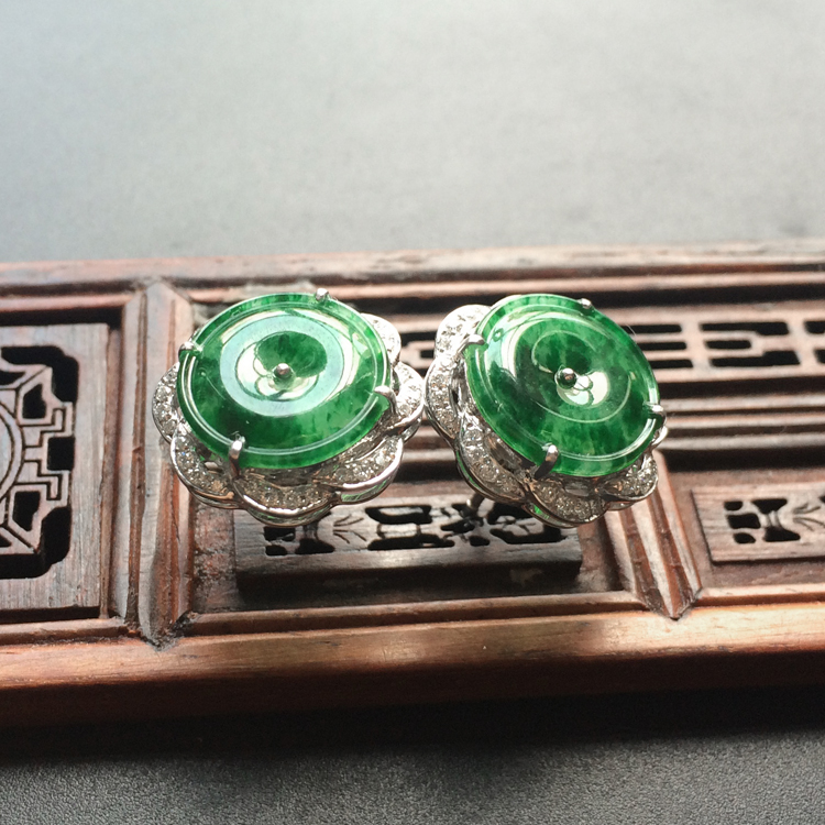 (超值推荐)糯冰种廯加绿镶白金钻石平安扣耳钉