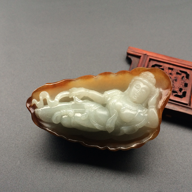 (超值推荐)糯冰种晴水褐黄翡观音挂件(何三文大师出品)