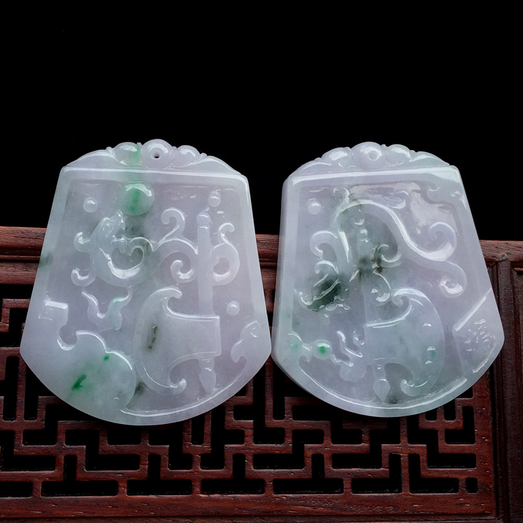 糯冰种淡春带彩府上有龙挂件（一对）