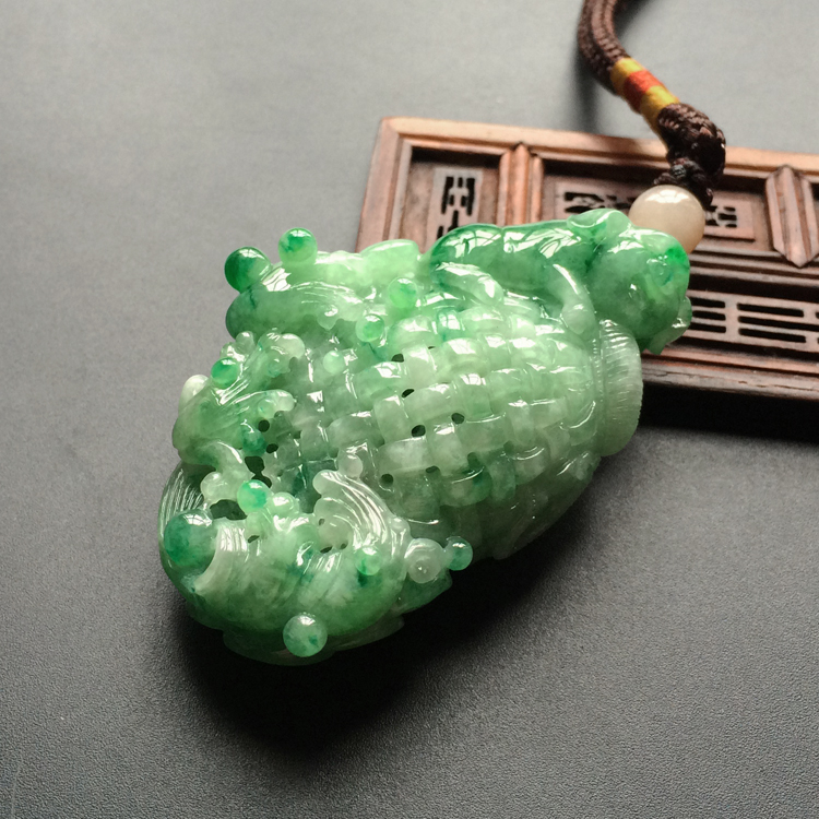 糯冰种晴水飘翠福猪运财挂件