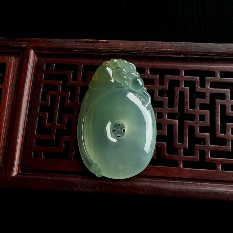 冰种褐黄翡略飘花福在眼前挂件