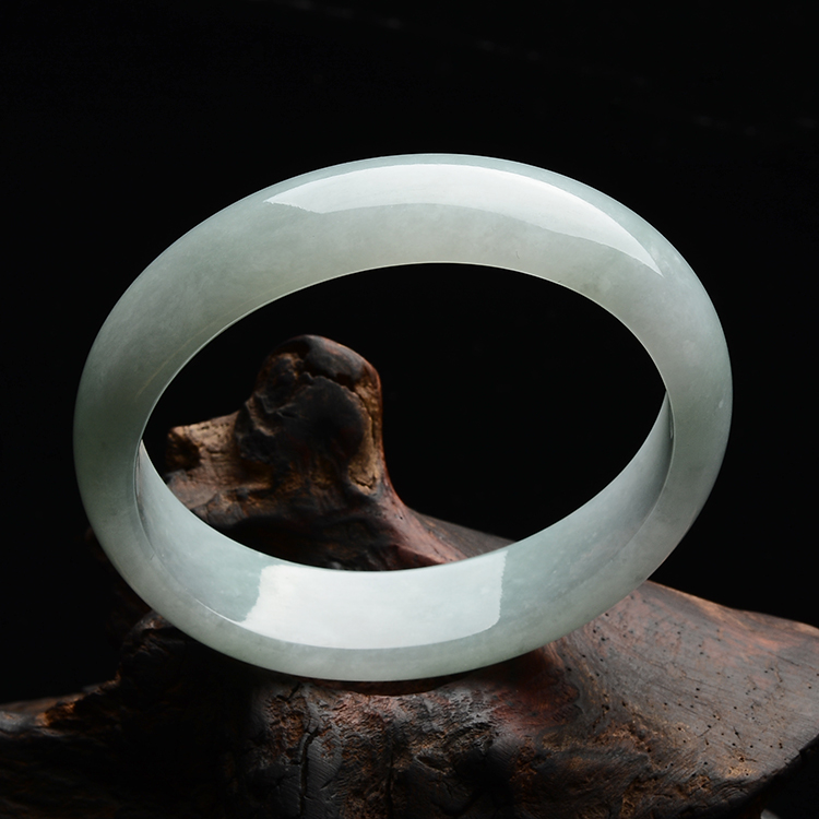 (超值推荐)糯冰种晴水贵妃镯(55.8mm-47.2mm)