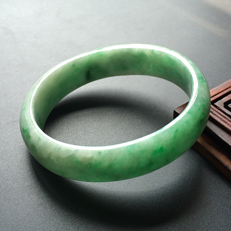 (超值推荐)糯冰种晴水飘花贵妃镯(54.2mm-46.4mm)
