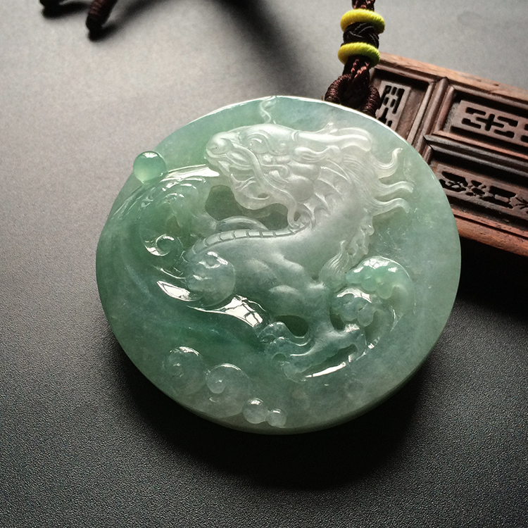 (超值推荐)糯冰种晴水略飘翠龙牌挂件
