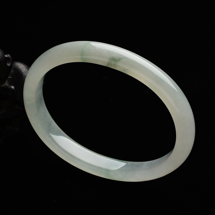 (超值推荐)糯冰种晴水略飘花贵妃镯(55.3mm-46.8mm)