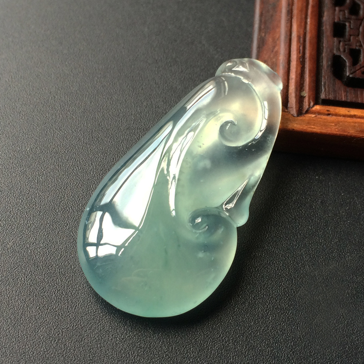 (超值推荐)冰种晴水略飘花如意挂件/胸坠面