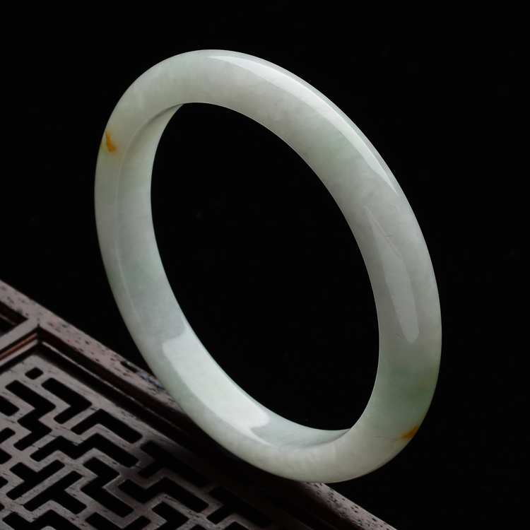 (超值推荐)糯冰种淡晴水略飘黄翡手镯(55.7mm)