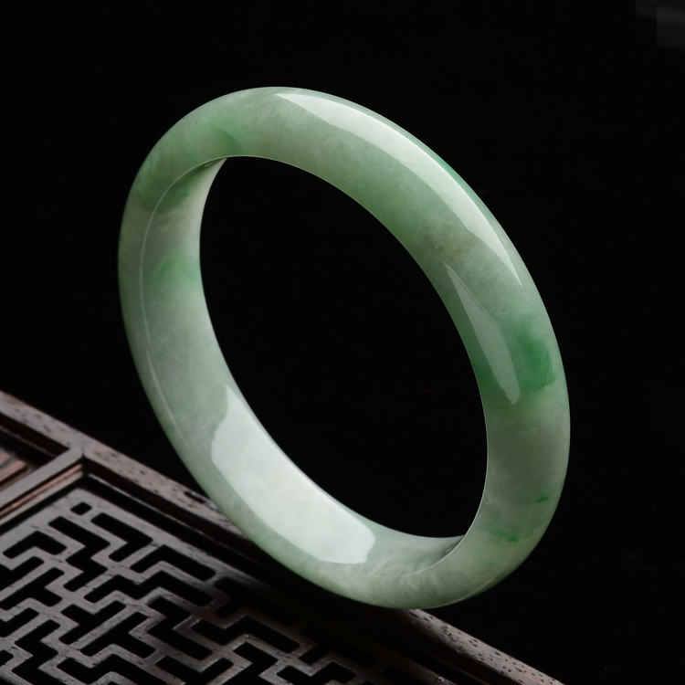 (超值推荐)糯冰种晴水略飘翠手镯(58.3mm)