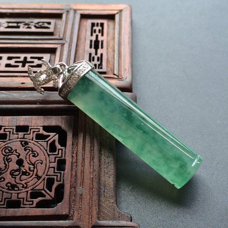 (超值推荐)冰种晴水飘花平安圆满胸坠