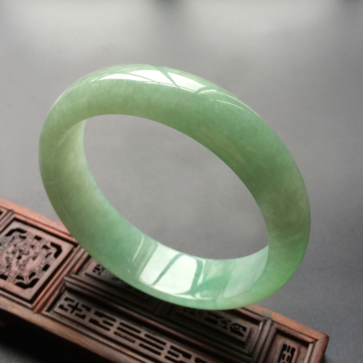 (超值推荐)糯冰种绿晴水手镯(61mm)