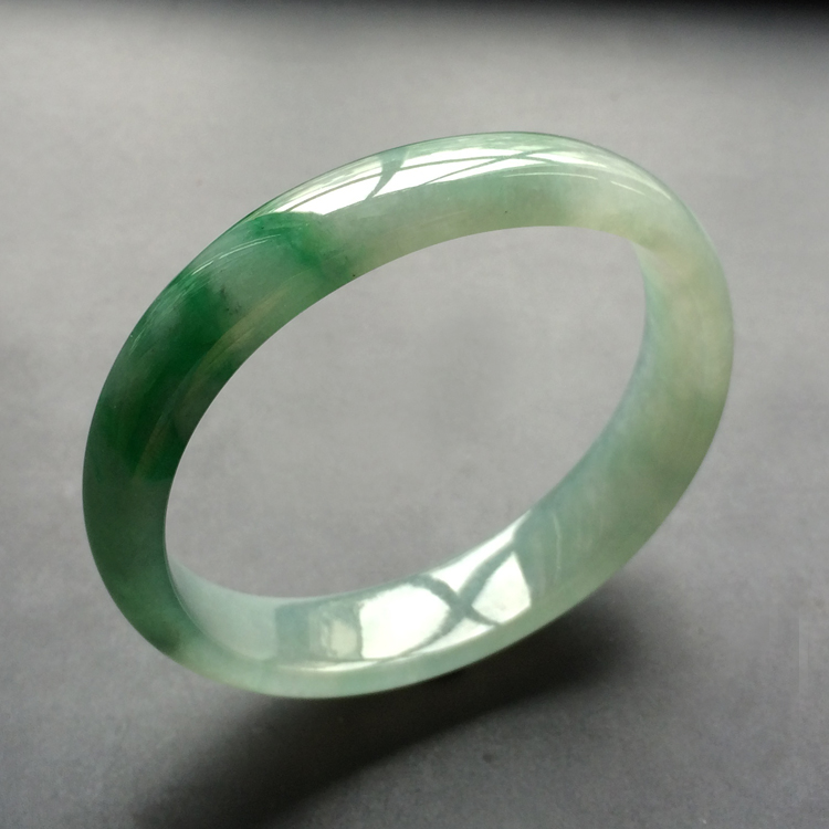 (超值推荐)糯冰种晴水飘阳绿贵妃镯(57mm-50mm)