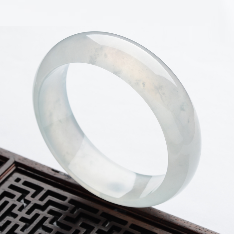 (超值推荐)冰玻种淡晴水手镯(57.8mm)