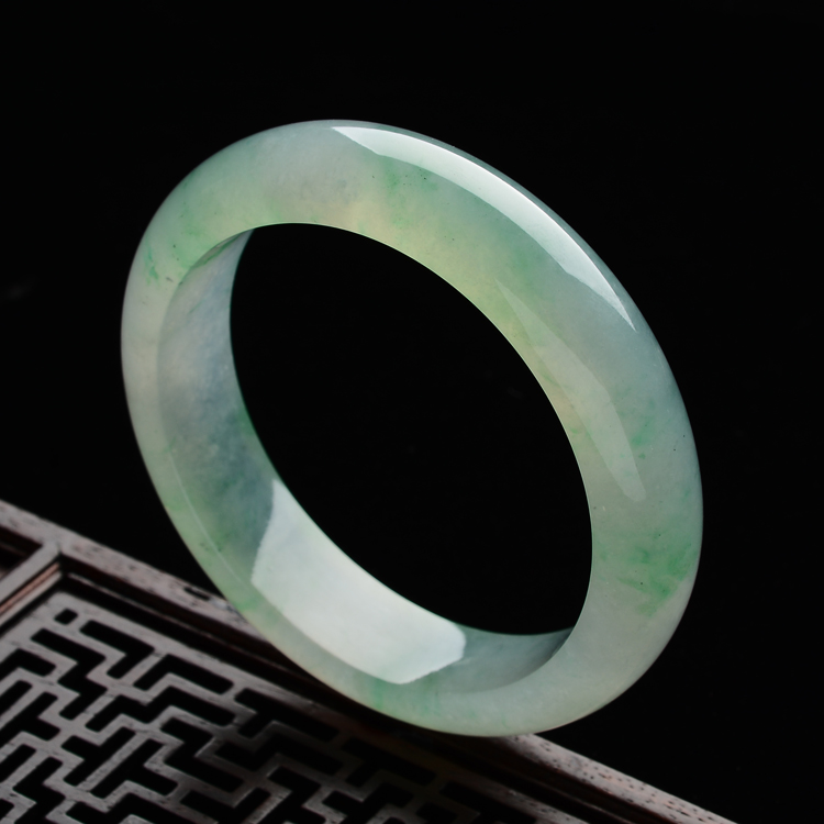 (超值推荐)冰种晴水飘绿花手镯(57mm)