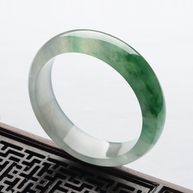 (超值推荐)冰种飘阳绿手镯(58.2mm)