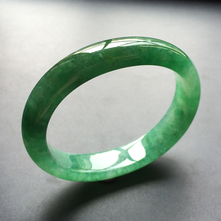 (超值推荐)冰种水草绿贵妃镯(53.1mm-44.1mm)