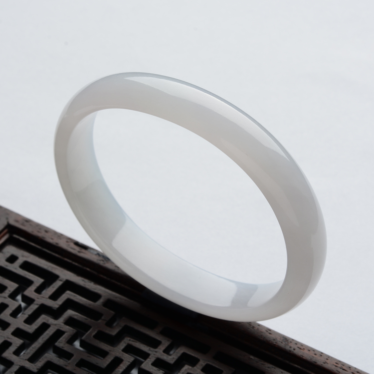 (超值推荐)糯冰种白色贵妃镯(54.3mm-46.7mm)