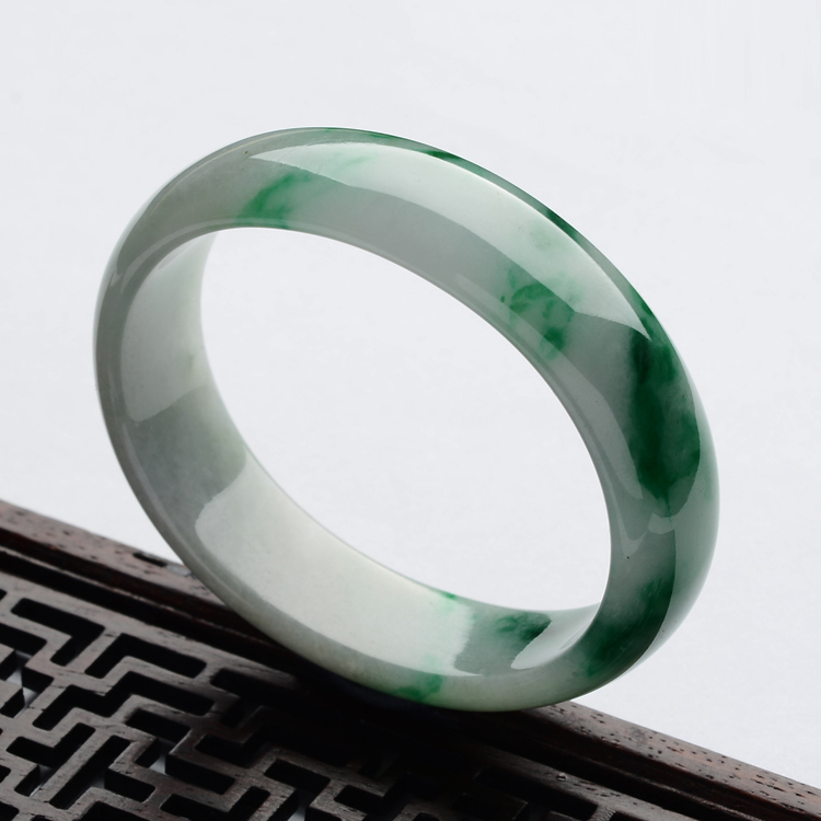 (超值推荐)糯冰种飘阳绿贵妃镯(52.7mm-43.3mm)